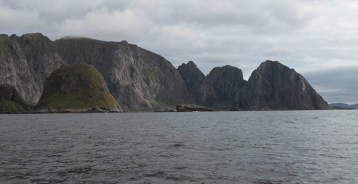    (  )    Refsvika